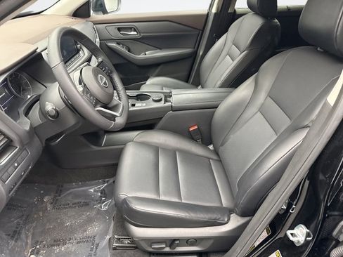 Used 2023 Nissan Rogue SV w/ SV Premium Package image 11