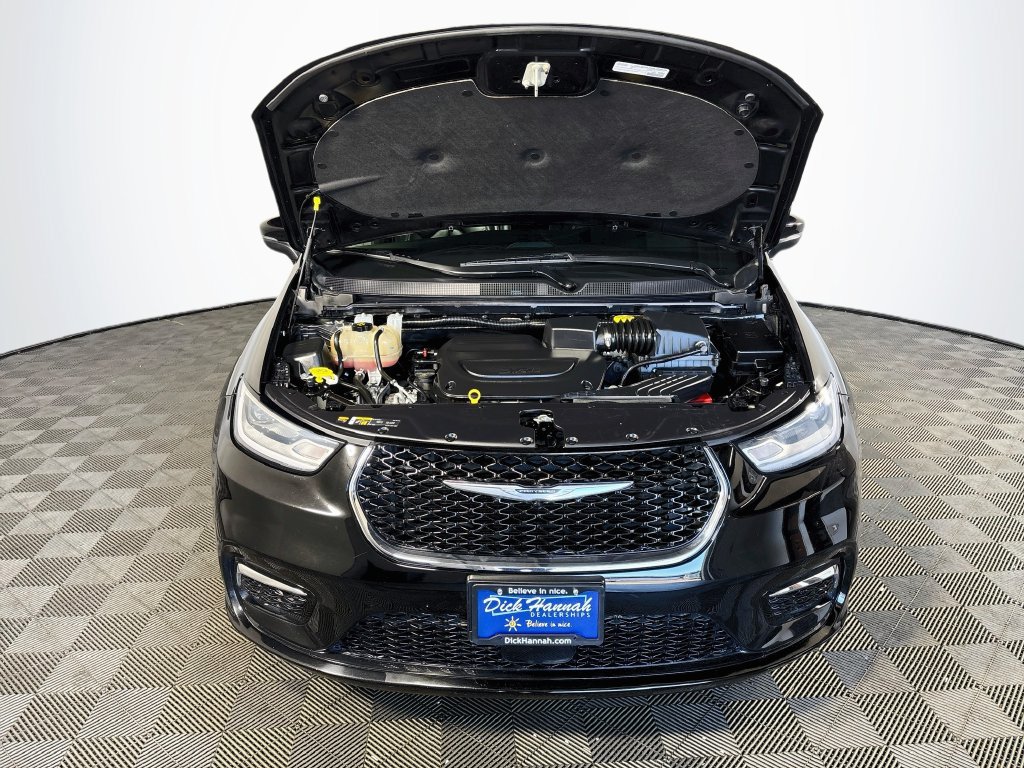 Used 2023 Chrysler Pacifica Touring-L FWD image 20