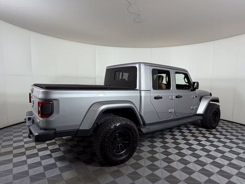 Used 2020 Jeep Gladiator Overland AWD/4WD image 4