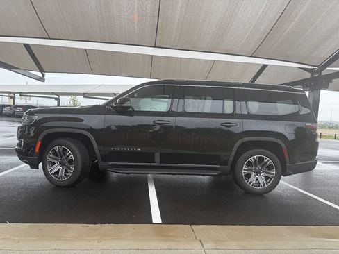 Used 2022 Jeep Wagoneer Series III AWD/4WD image 8