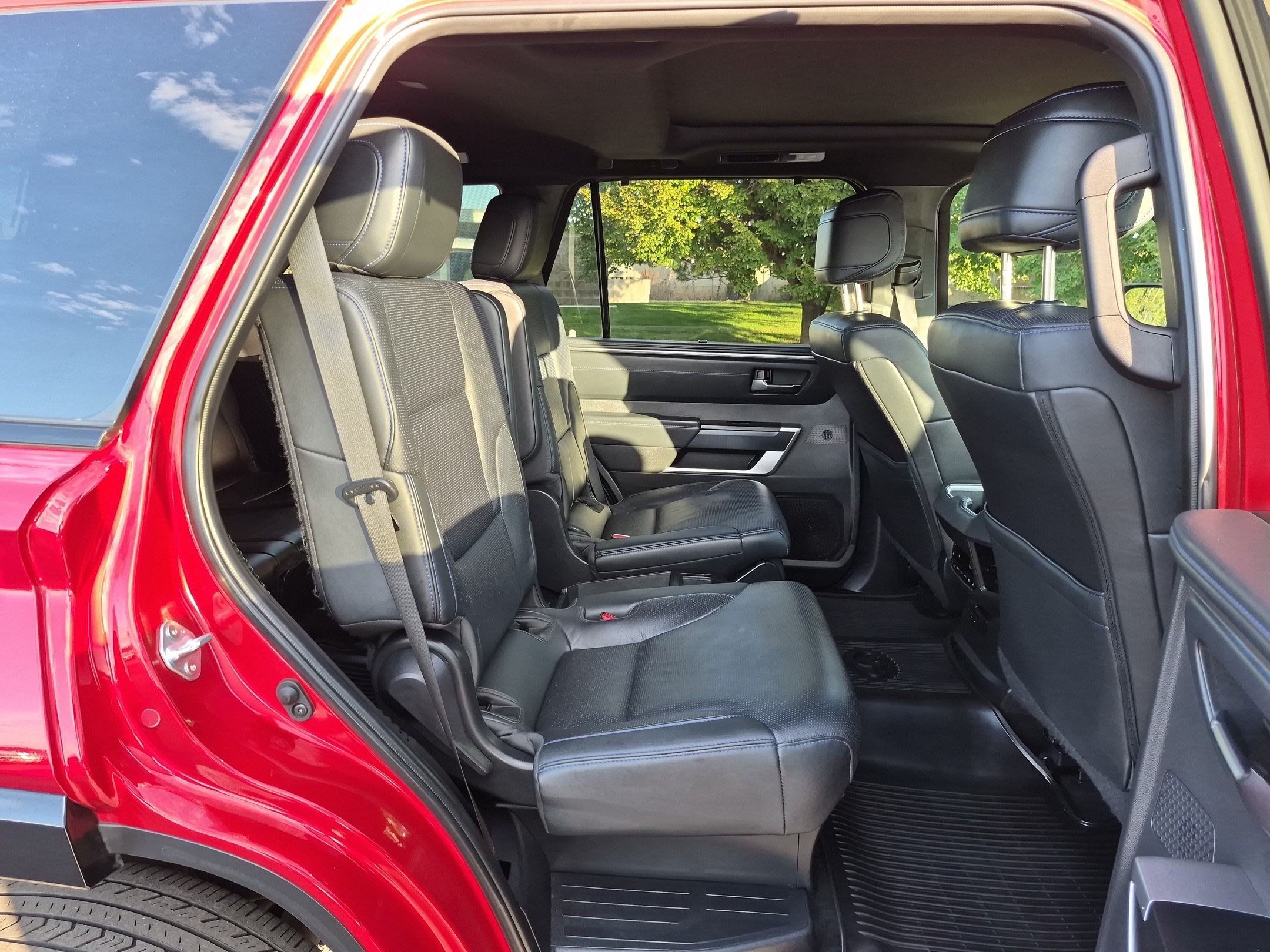 Used 2024 Toyota Sequoia Platinum AWD/4WD image 33