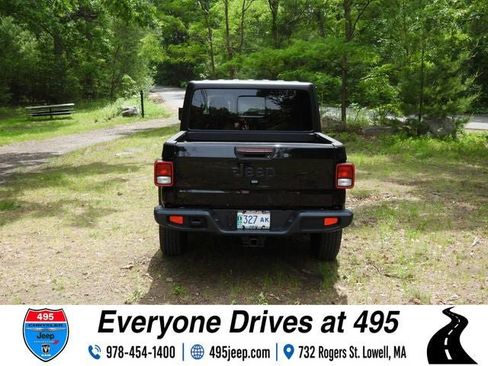 Used 2022 Jeep Gladiator Sport AWD/4WD image 4