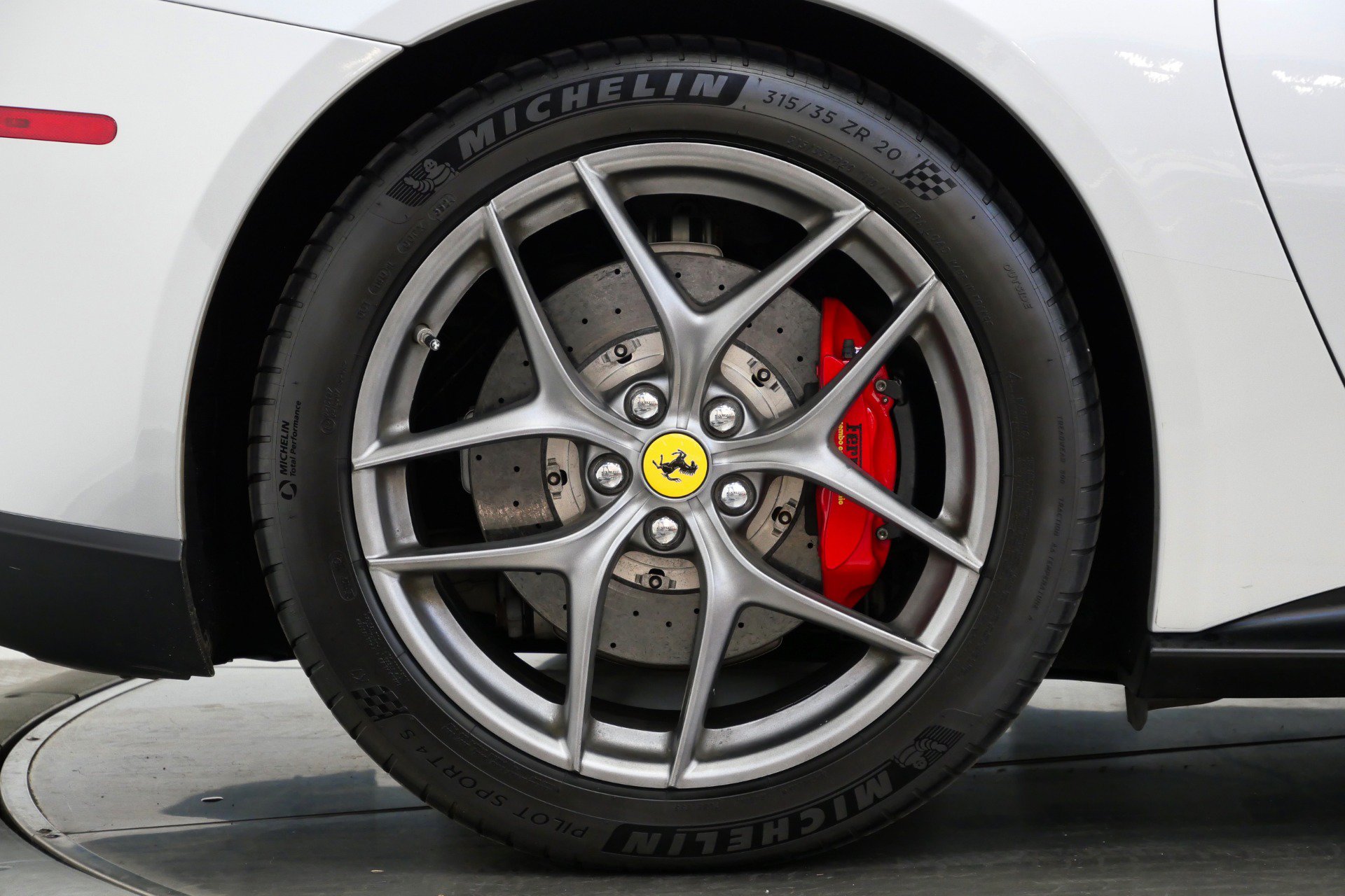 Used 2015 Ferrari F12 Berlinetta RWD image 39
