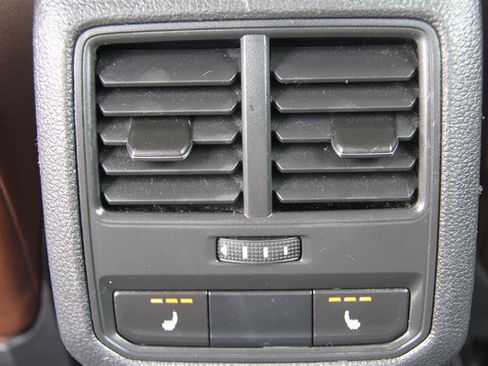 Used 2022 Volkswagen Passat 2.0T FWD image 29