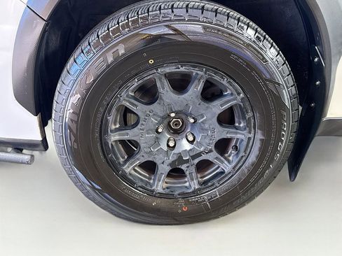 Used 2017 Subaru Crosstrek 2.0i Limited image 31