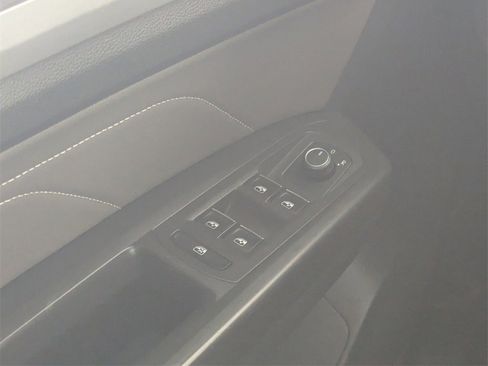 Used 2022 Volkswagen Atlas Cross Sport SE image 16