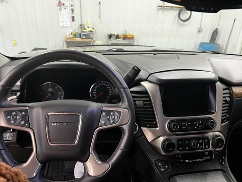 Used 2015 GMC Yukon Denali w/ Touring Package AWD/4WD image 28