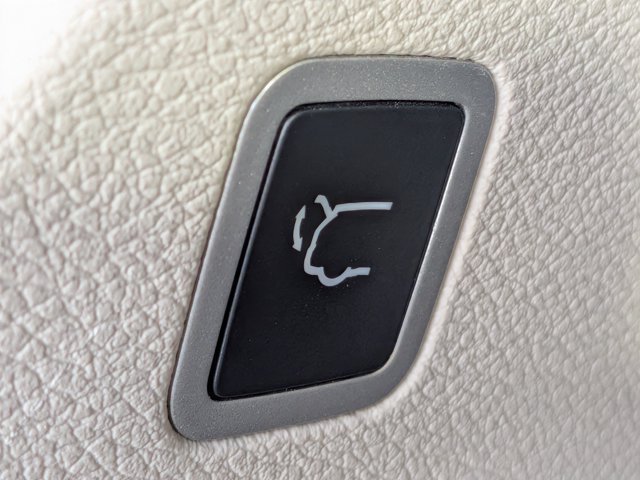 Used 2023 Chrysler Voyager LX FWD image 19