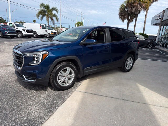 Used 2022 GMC Terrain SLE FWD image 4