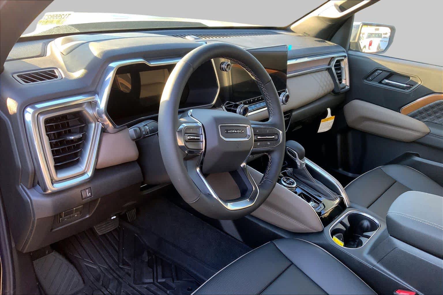 New 2026 GMC Canyon Denali w/ LPO, Denali Black Edition AWD/4WD image 7