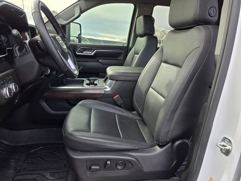 Used 2025 GMC Sierra 3500 SLT w/ SLT Convenience Package image 4