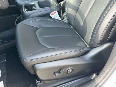 New 2026 Chrysler Pacifica Select image 20