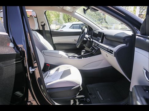 Certified 2025 Hyundai Tucson SEL FWD image 19