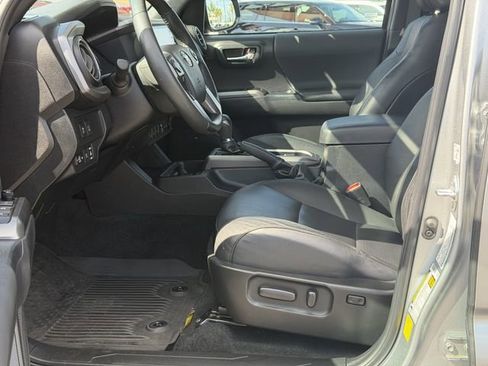 Used 2023 Toyota Tacoma TRD Sport w/ TRD Premium Sport Package AWD/4WD image 17