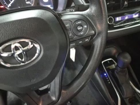 Used 2022 Toyota Corolla LE image 18