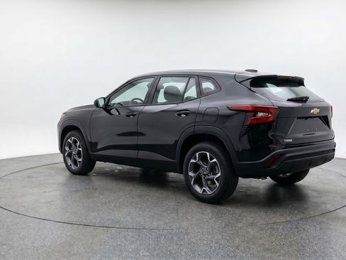 Used 2025 Chevrolet Trax LT FWD image 6