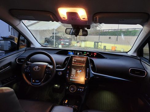 Used 2021 Toyota Prius Prime XLE image 24