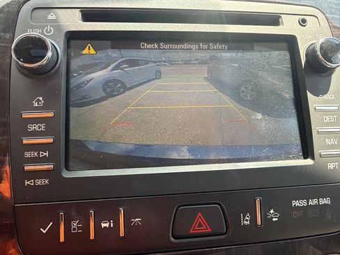 Used 2017 Buick Enclave Premium w/ Experience Buick Package FWD image 18