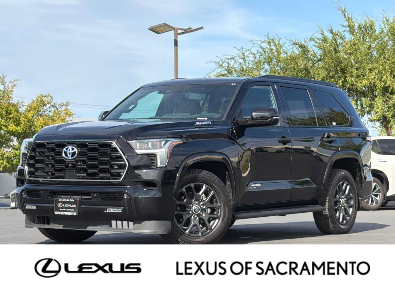 Used 2023 Toyota Sequoia Platinum AWD/4WD image 1