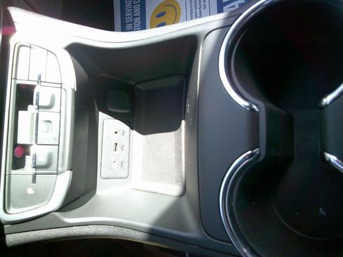 Used 2022 GMC Terrain SLE w/ Driver Convenience Package image 16