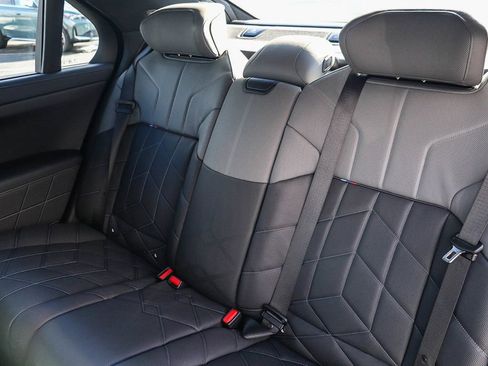 Used 2025 BMW i7 eDrive50 w/ M Sport Package image 17