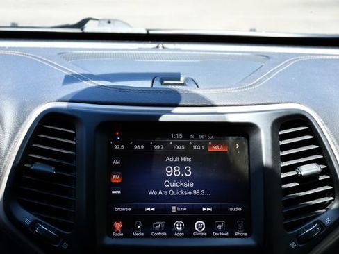 Used 2017 Jeep Cherokee Latitude w/ Cold Weather Group FWD image 23