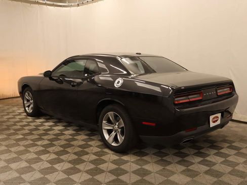 Used 2016 Dodge Challenger SXT image 3
