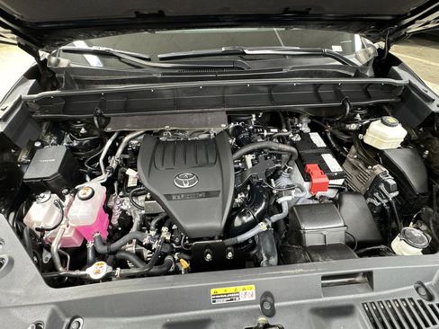 Used 2023 Toyota Highlander XLE FWD image 42
