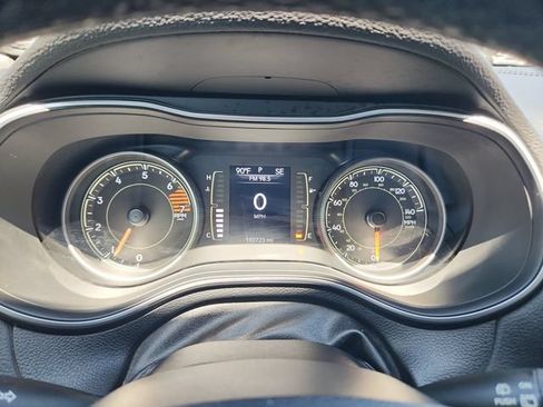 Used 2019 Jeep Cherokee Latitude Plus AWD/4WD image 10