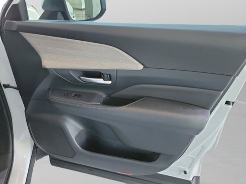 Certified 2025 Toyota Grand Highlander Limited image 24