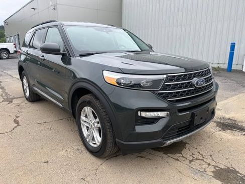 Used 2023 Ford Explorer XLT AWD/4WD image 3