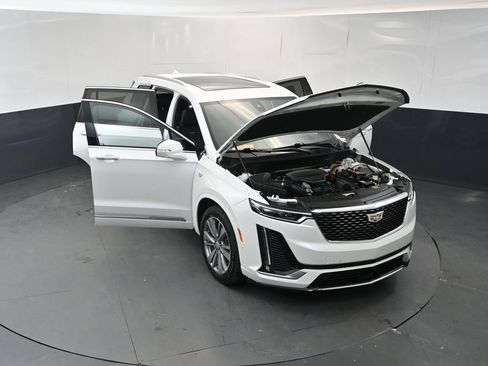 Used 2022 Cadillac XT6 Premium Luxury w/ Platinum Package AWD/4WD image 17