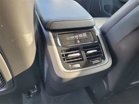 Used 2022 Volvo XC60 B5 Inscription w/ Advanced Package image 9