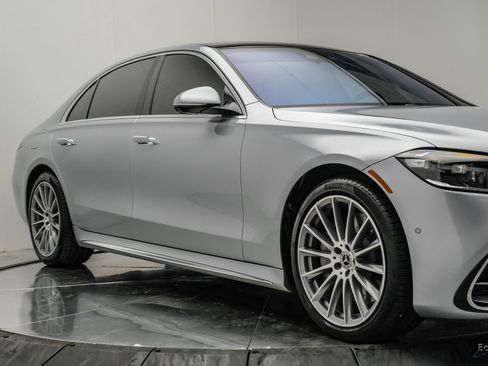 Used 2022 Mercedes-Benz S 580 4MATIC Sedan w/ AMG Line Package image 32