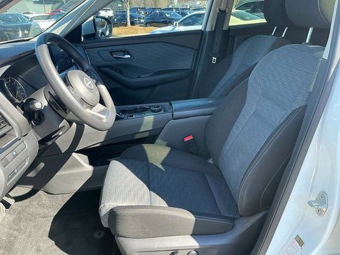 Used 2023 Nissan Rogue SV image 12