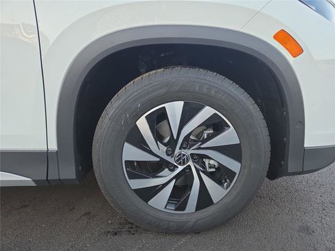 New 2026 Volkswagen Tiguan S image 10