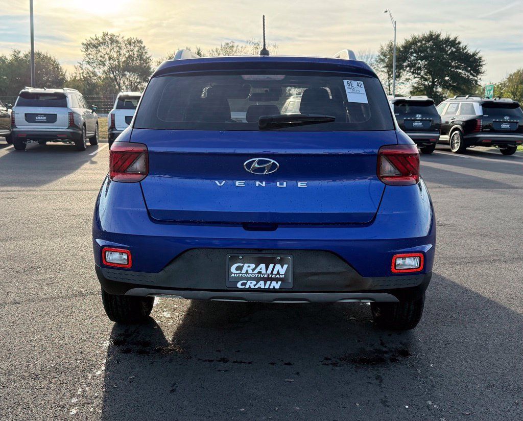 Certified 2024 Hyundai Venue SEL FWD image 6