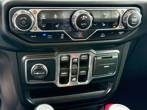 Used 2023 Jeep Wrangler Unlimited w/ Cold Weather Group image 17