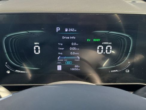 Used 2023 Kia Niro EX FWD image 21