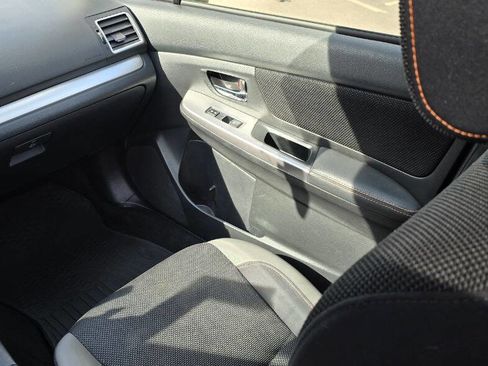 Used 2016 Subaru Crosstrek 2.0i Premium w/ Moonroof Package image 18