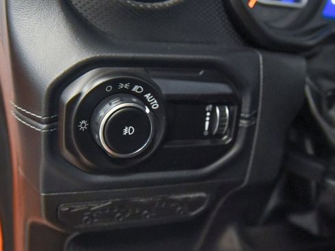 Used 2025 Jeep Wrangler Unlimited Rubicon w/ Technology Group image 16