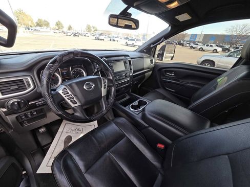 Used 2019 Nissan Titan SL w/ Midnight Edition image 18