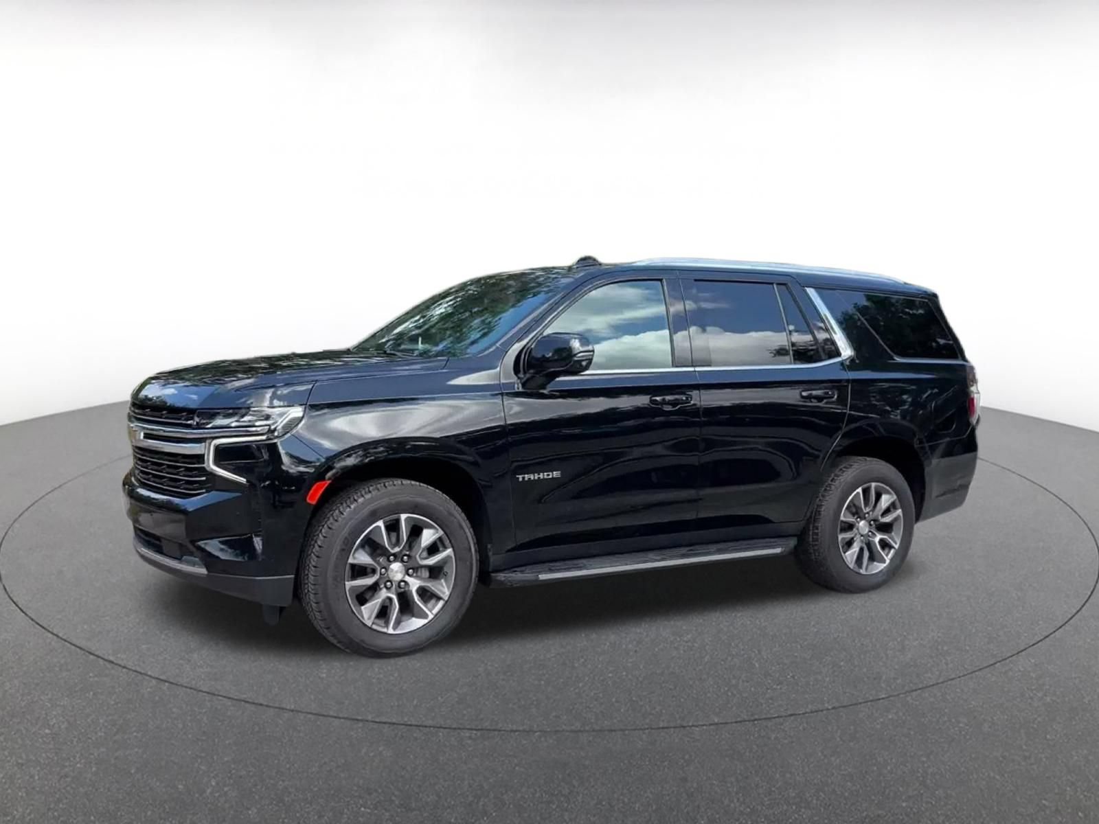 Used 2024 Chevrolet Tahoe LT w/ Luxury Package AWD/4WD image 7