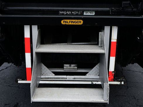 Used 2015 Ford F650 2WD Crew Cab Super Duty image 9