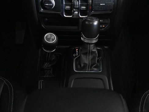 Used 2023 Jeep Wrangler Unlimited Sahara image 14