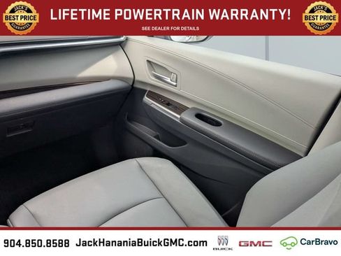Used 2022 Toyota Sienna XLE FWD image 18