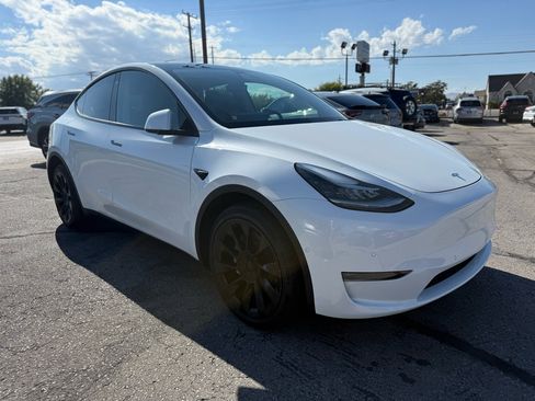 Used 2022 Tesla Model Y Long Range image 7