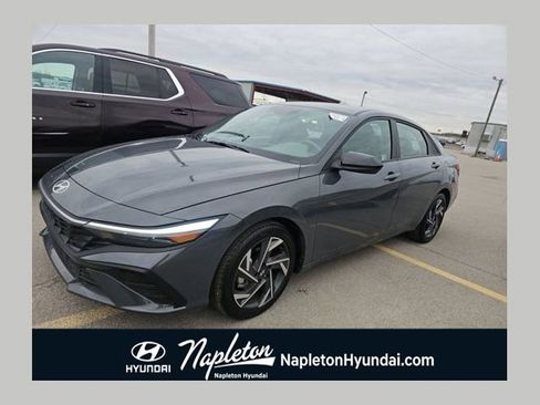 Used 2025 Hyundai Elantra Sport image 1