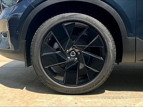 New 2026 Volvo XC40 B5 Ultra w/ Protection Package Premier image 24