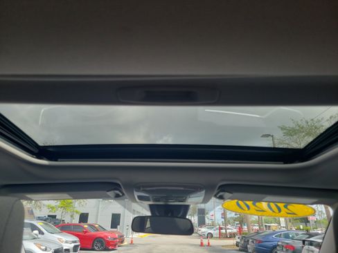 Used 2020 Toyota RAV4 XLE w/ Convenience Package FWD image 19
